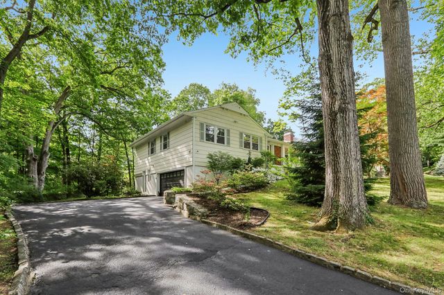 62 Mohegan Road, Larchmont, NY 10538