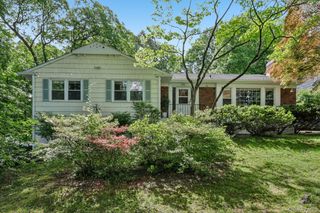62 Mohegan Road, Larchmont, NY 10538