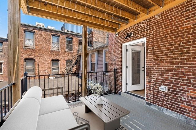 166 Salem St 8, Boston, MA 02113