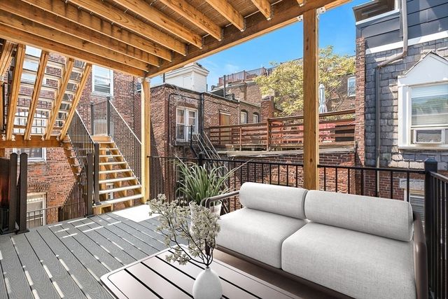 166 Salem St 8, Boston, MA 02113