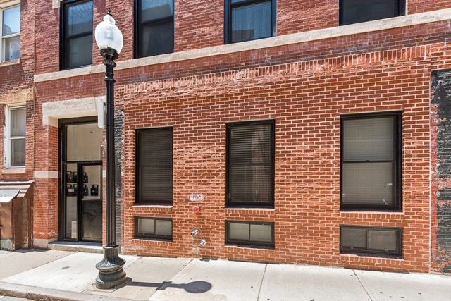 166 Salem St 8, Boston, MA 02113