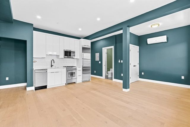 166 Salem St 8, Boston, MA 02113