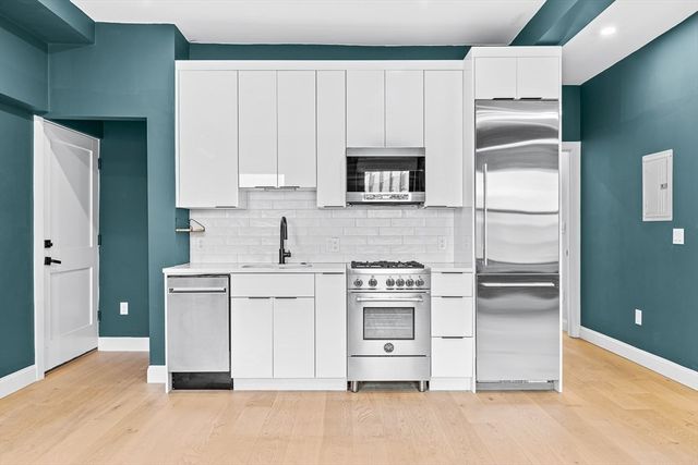 166 Salem St 8, Boston, MA 02113