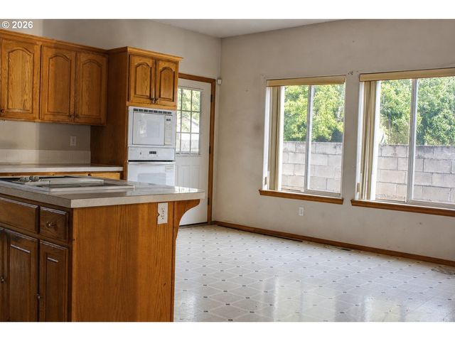 6748 Se 74TH Ave, Portland, OR 97206