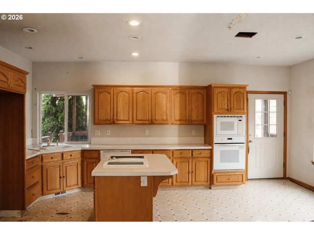 6748 Se 74TH Ave, Portland, OR 97206