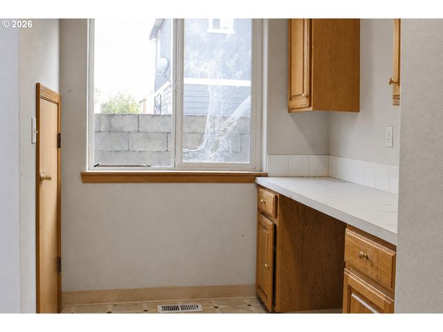 6748 Se 74TH Ave, Portland, OR 97206