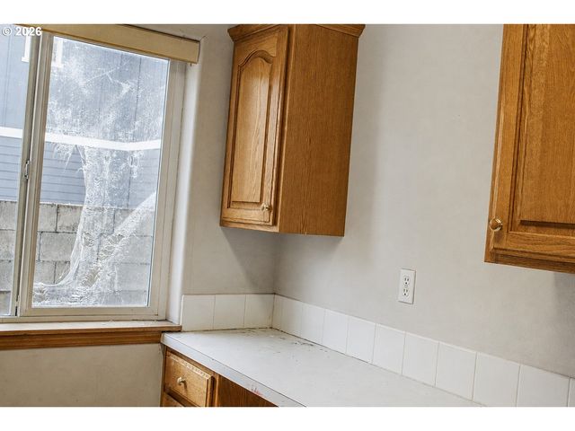 6748 Se 74TH Ave, Portland, OR 97206