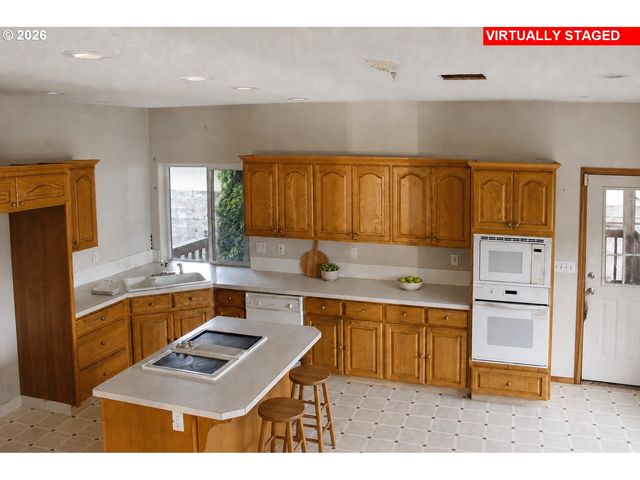 6748 Se 74TH Ave, Portland, OR 97206