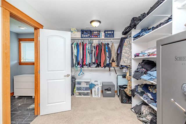 9602 Brightwater Drive, Johnston, IA 50131