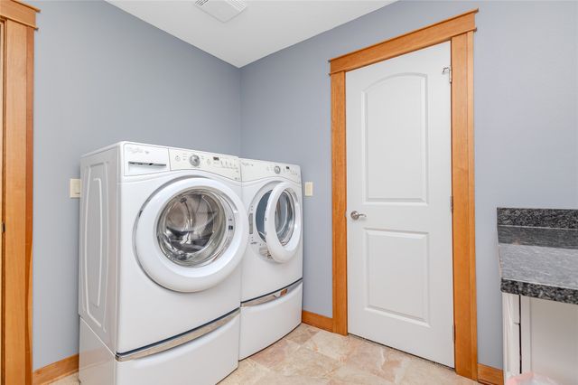 9602 Brightwater Drive, Johnston, IA 50131