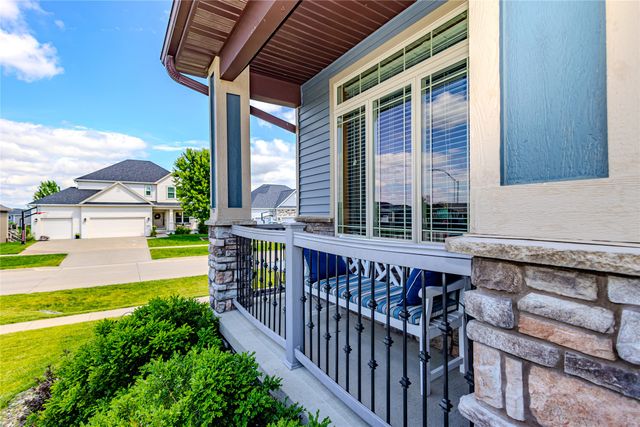 9602 Brightwater Drive, Johnston, IA 50131