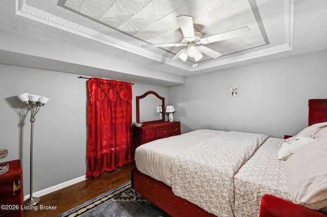 6318 Winding Stream Dr, Louisville, KY 40272