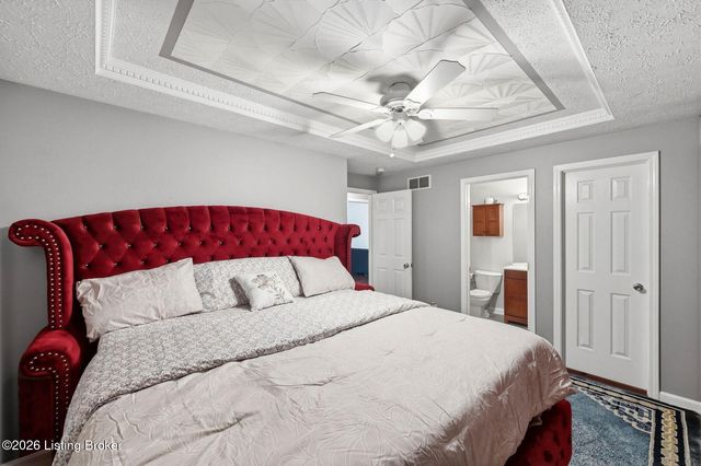 6318 Winding Stream Dr, Louisville, KY 40272