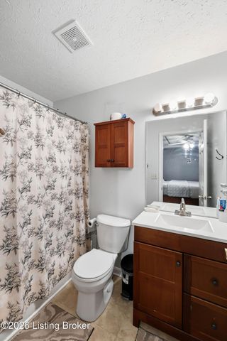 6318 Winding Stream Dr, Louisville, KY 40272