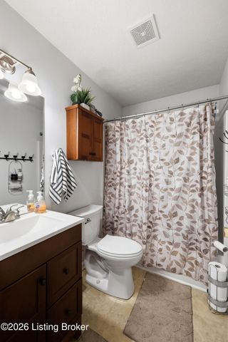 6318 Winding Stream Dr, Louisville, KY 40272