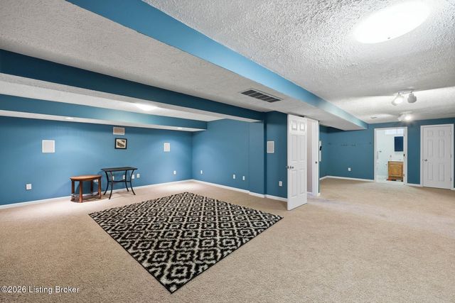 6318 Winding Stream Dr, Louisville, KY 40272