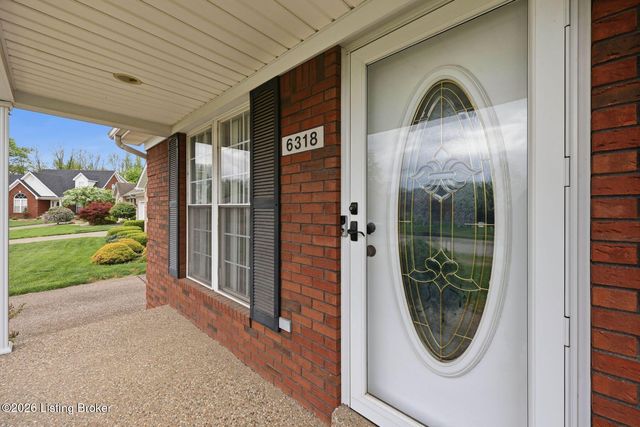 6318 Winding Stream Dr, Louisville, KY 40272