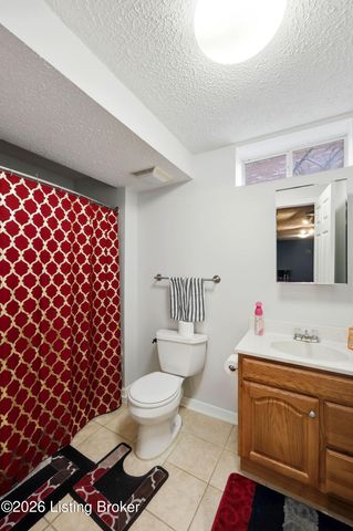 6318 Winding Stream Dr, Louisville, KY 40272