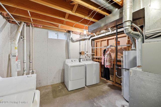 6318 Winding Stream Dr, Louisville, KY 40272