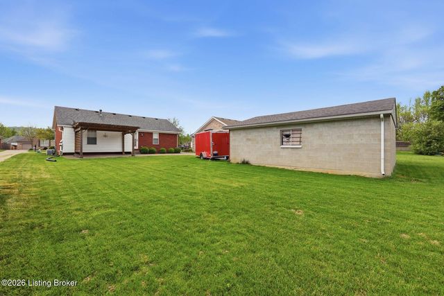 6318 Winding Stream Dr, Louisville, KY 40272