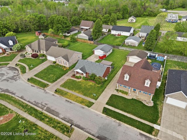 6318 Winding Stream Dr, Louisville, KY 40272