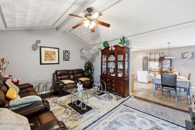 6318 Winding Stream Dr, Louisville, KY 40272