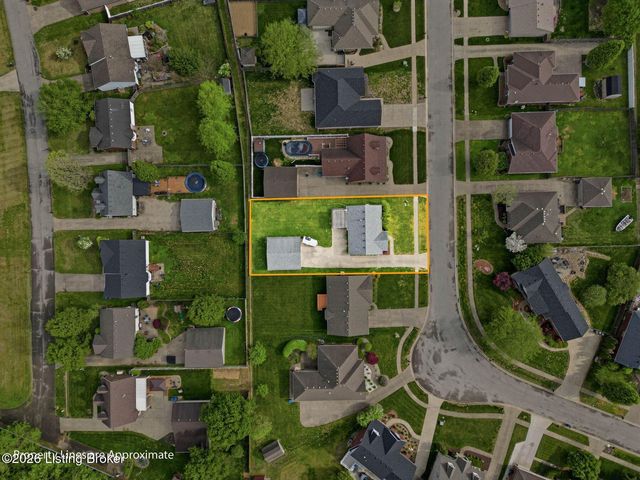 6318 Winding Stream Dr, Louisville, KY 40272