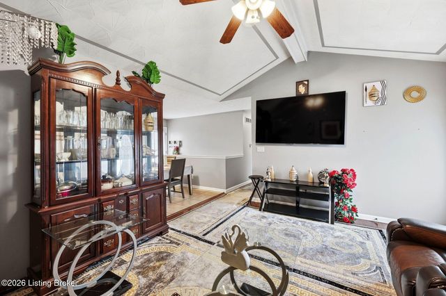 6318 Winding Stream Dr, Louisville, KY 40272