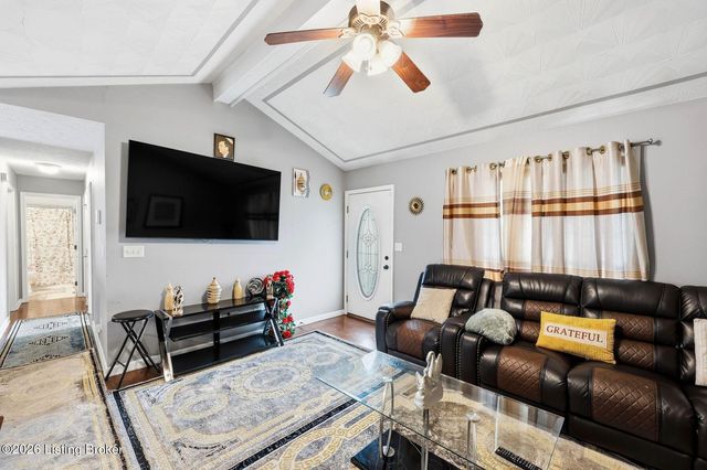 6318 Winding Stream Dr, Louisville, KY 40272