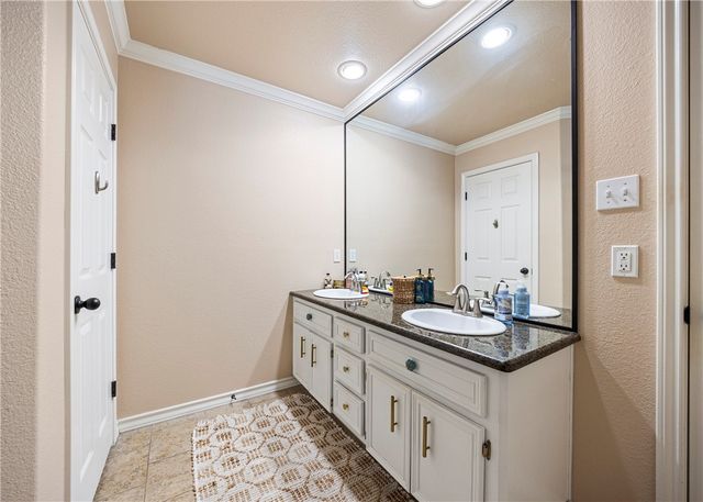 3705 Holland Dr, Corpus Christi, TX 78418