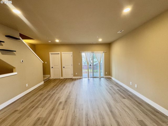 12086 Se HAROLD St, Portland, OR 97266