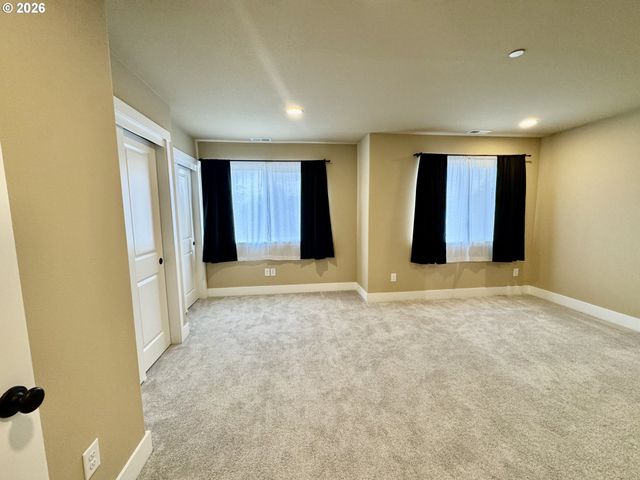 12086 Se HAROLD St, Portland, OR 97266