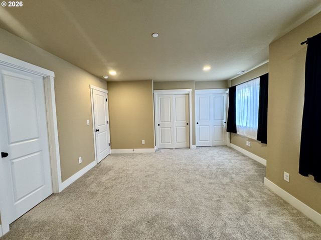 12086 Se HAROLD St, Portland, OR 97266