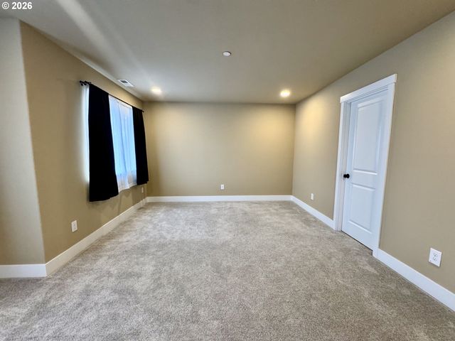 12086 Se HAROLD St, Portland, OR 97266