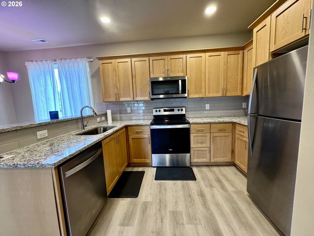 12086 Se HAROLD St, Portland, OR 97266