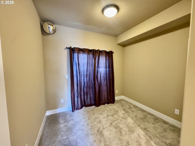 12086 Se HAROLD St, Portland, OR 97266