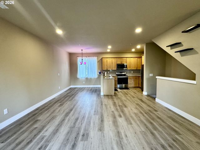 12086 Se HAROLD St, Portland, OR 97266