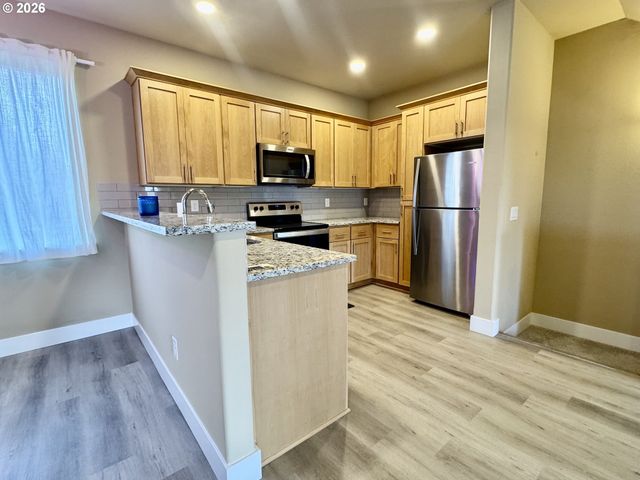 12086 Se HAROLD St, Portland, OR 97266