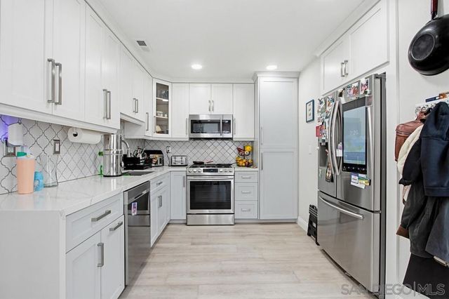 340 Ferrara, Vista, CA 92083