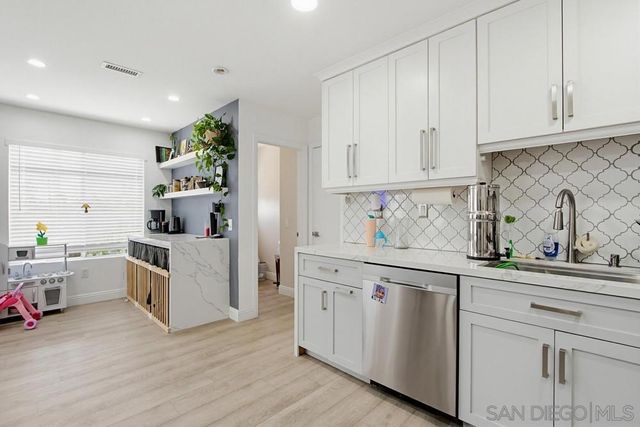 340 Ferrara, Vista, CA 92083