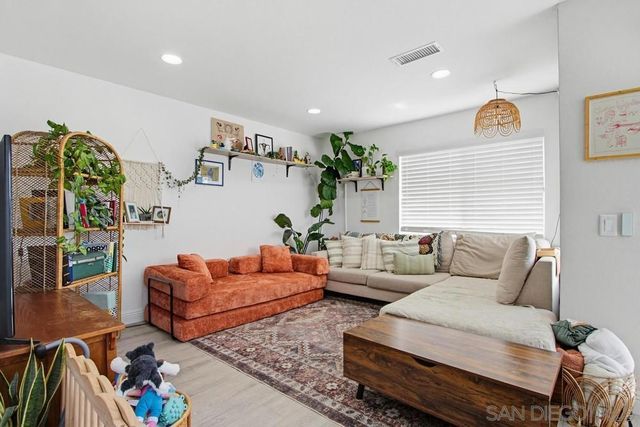 340 Ferrara, Vista, CA 92083