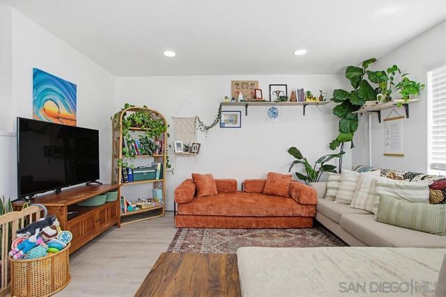 340 Ferrara, Vista, CA 92083