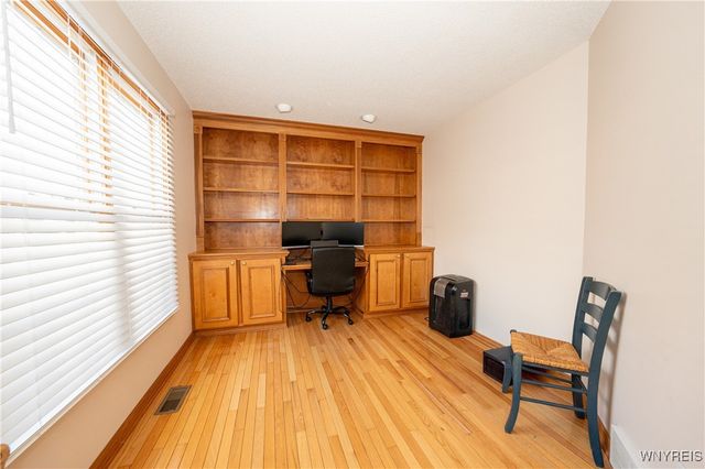 31 Azure Pine Court, Amherst, NY 14228