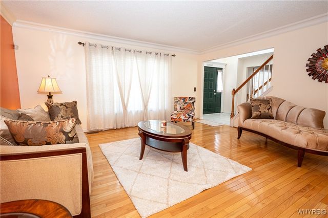 31 Azure Pine Court, Amherst, NY 14228