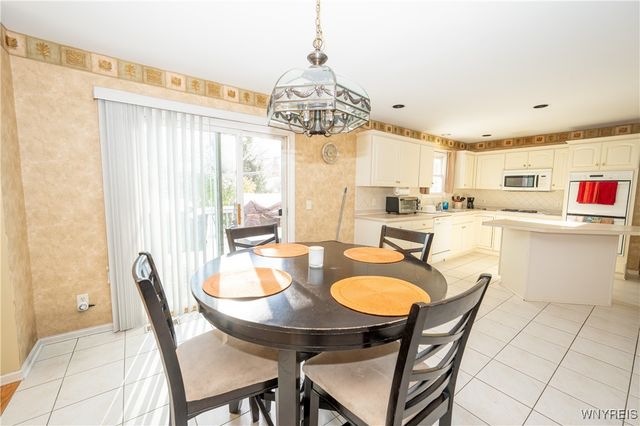 31 Azure Pine Court, Amherst, NY 14228