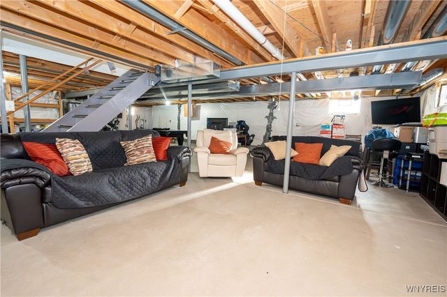 31 Azure Pine Court, Amherst, NY 14228