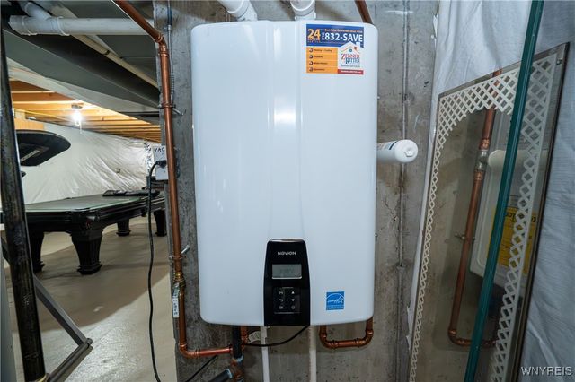 31 Azure Pine Court, Amherst, NY 14228