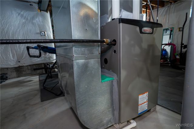 31 Azure Pine Court, Amherst, NY 14228