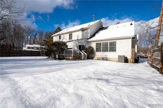 31 Azure Pine Court, Amherst, NY 14228