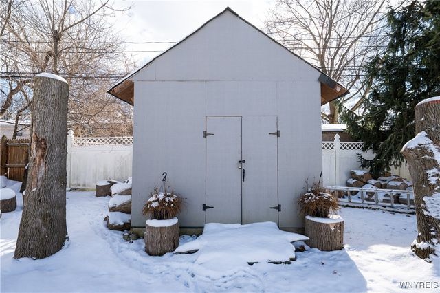 31 Azure Pine Court, Amherst, NY 14228